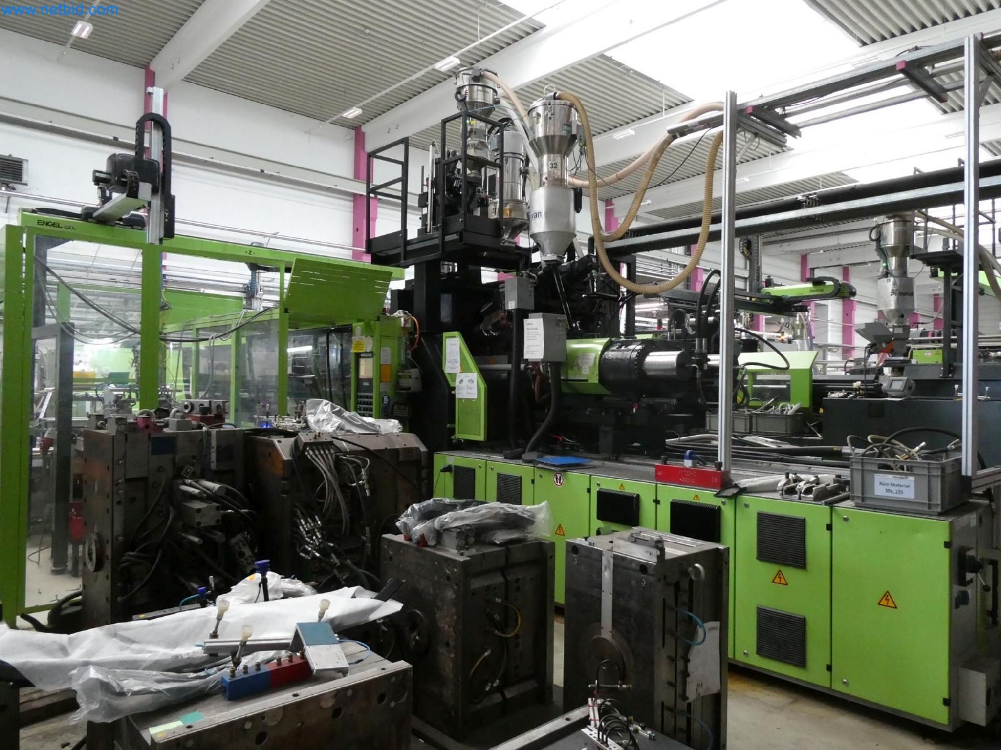 Engel Spritzgießmaschinen und Maschinen aus der Kunststoffindustrie-3