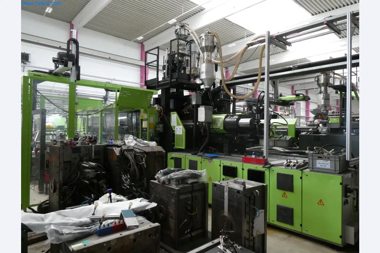 Engel Spritzgießmaschinen und Maschinen aus der Kunststoffindustrie-3