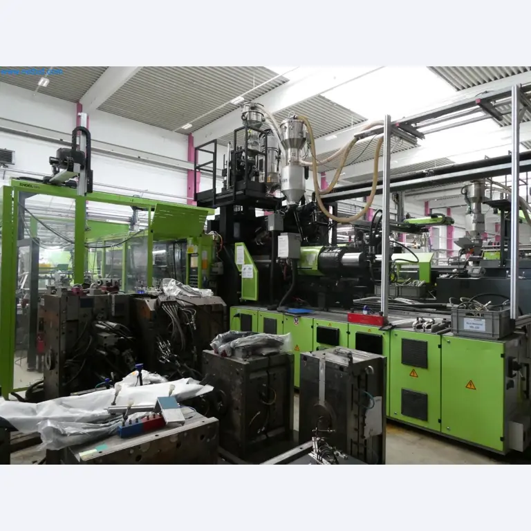 Engel Spritzgießmaschinen und Maschinen aus der Kunststoffindustrie-3