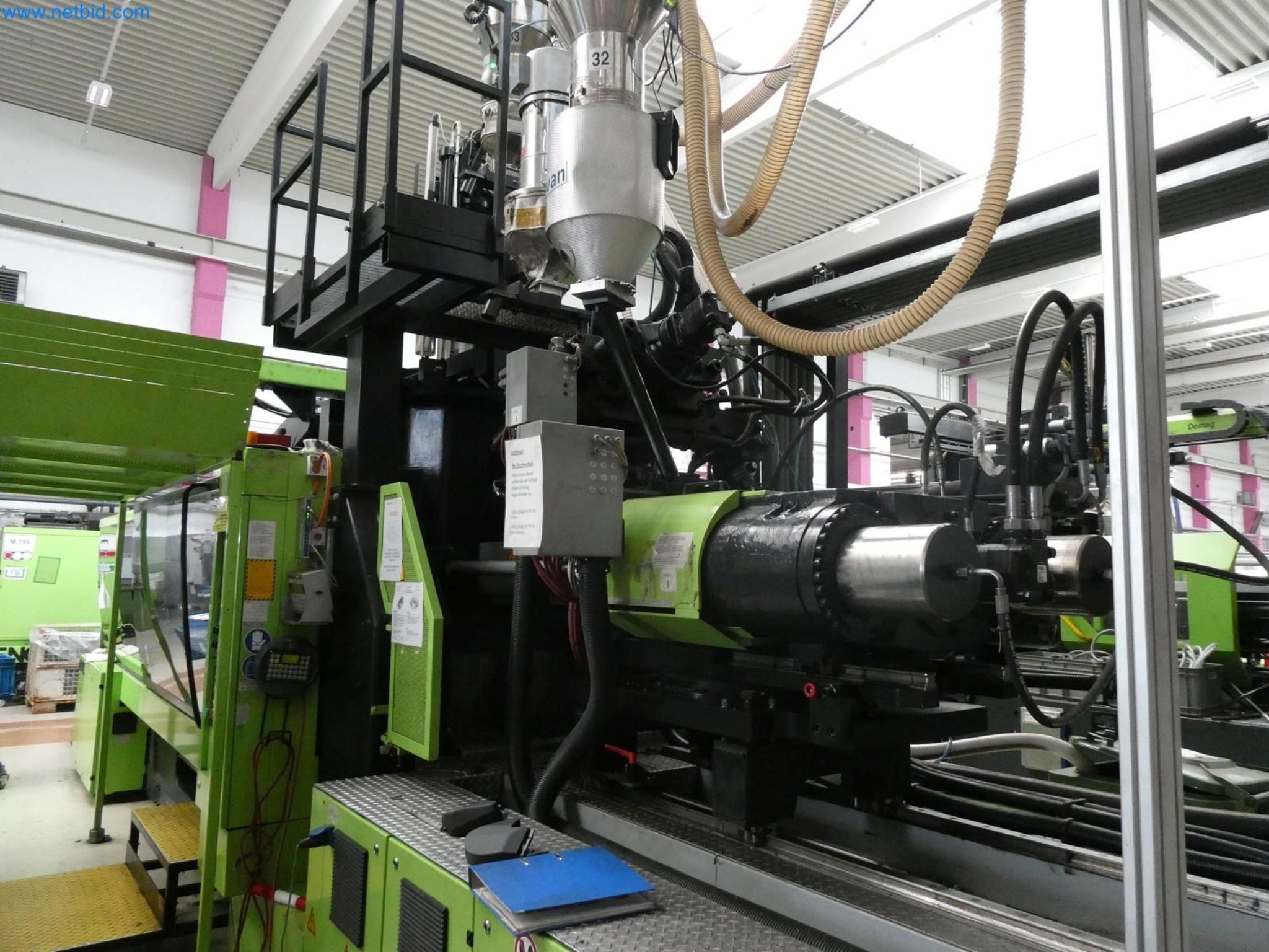 Engel Spritzgießmaschinen und Maschinen aus der Kunststoffindustrie-4