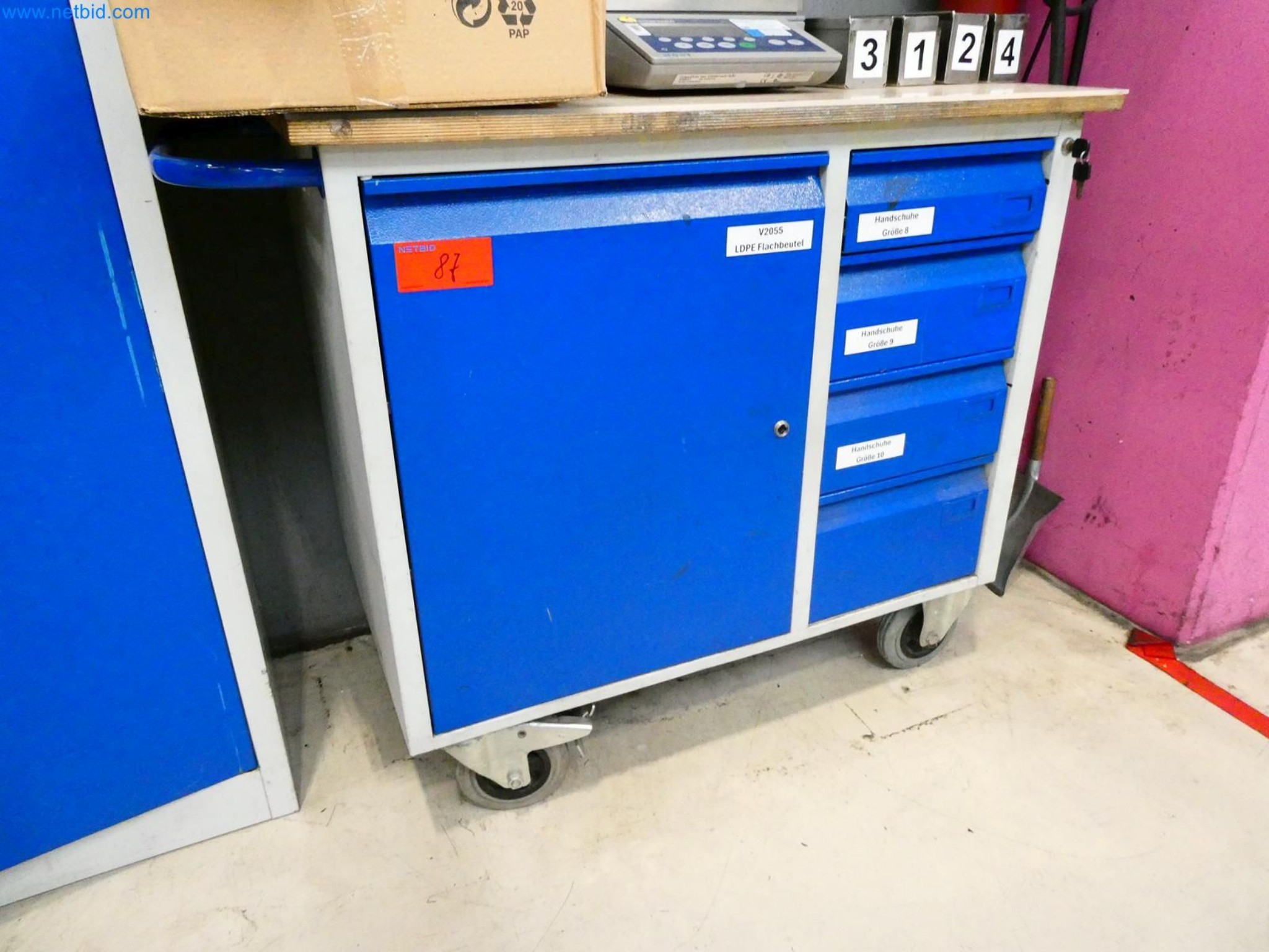 Engel Spritzgießmaschinen und Maschinen aus der Kunststoffindustrie-10