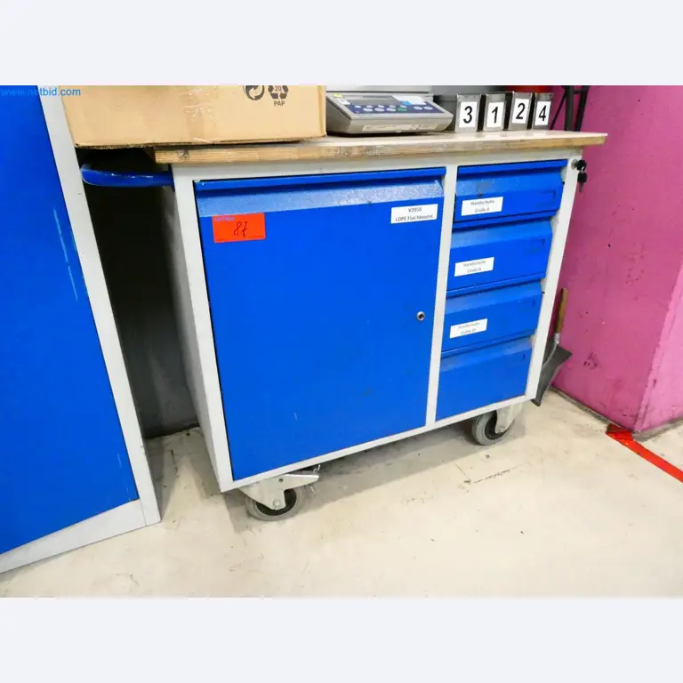 Engel Spritzgießmaschinen und Maschinen aus der Kunststoffindustrie-10