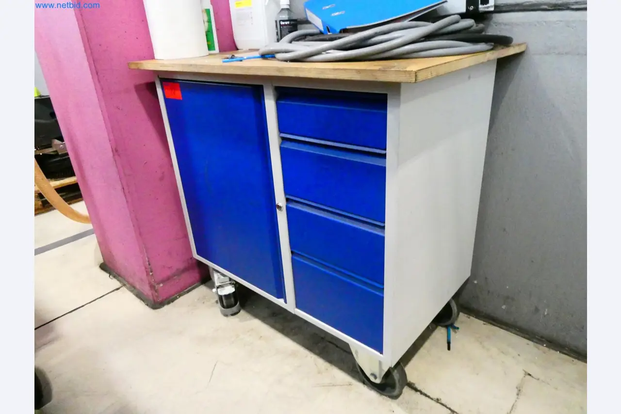 Engel Spritzgießmaschinen und Maschinen aus der Kunststoffindustrie-11