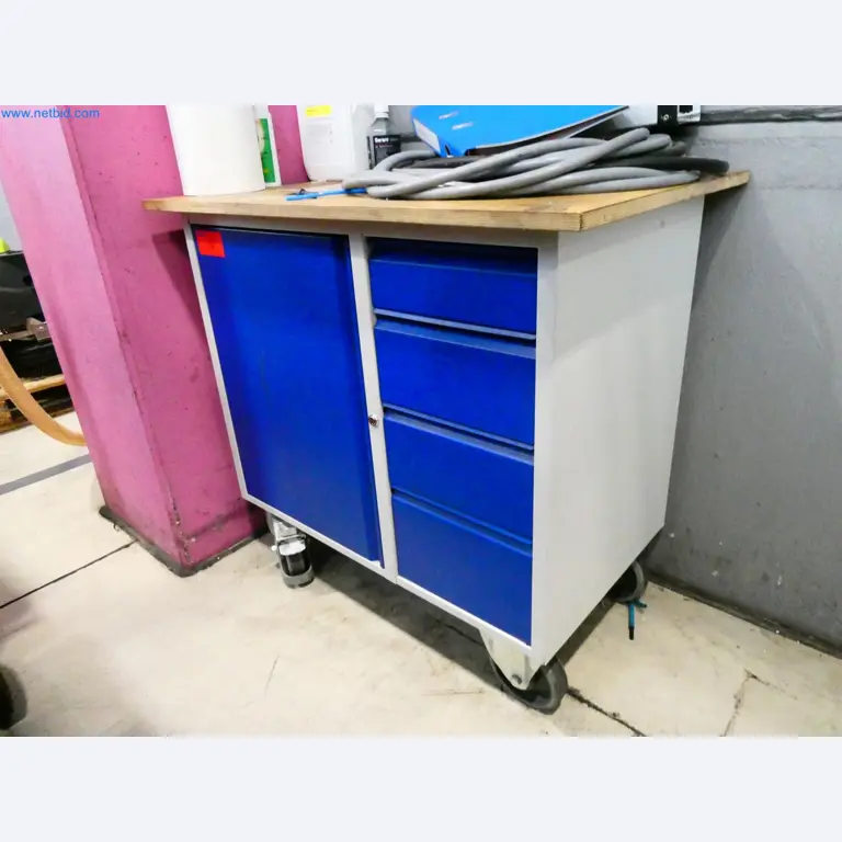 Engel Spritzgießmaschinen und Maschinen aus der Kunststoffindustrie-11