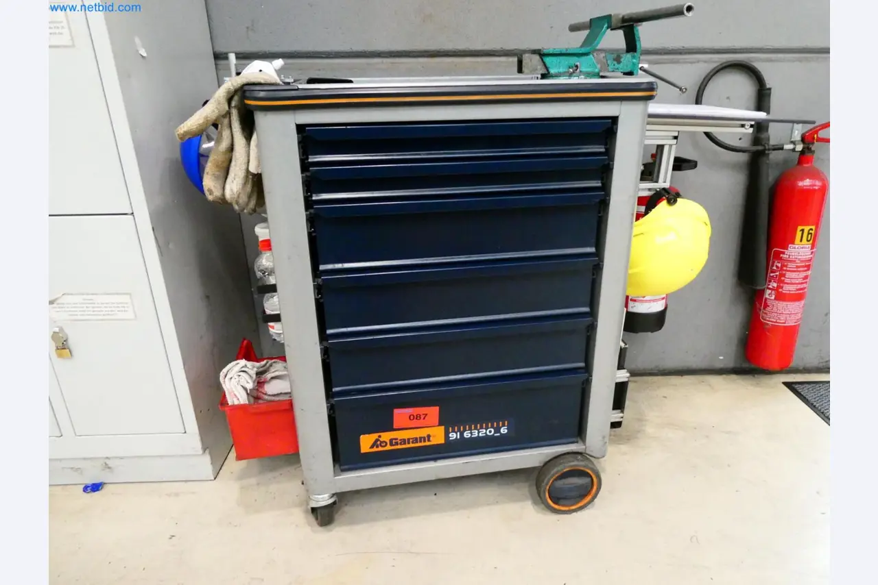 Engel Spritzgießmaschinen und Maschinen aus der Kunststoffindustrie-3