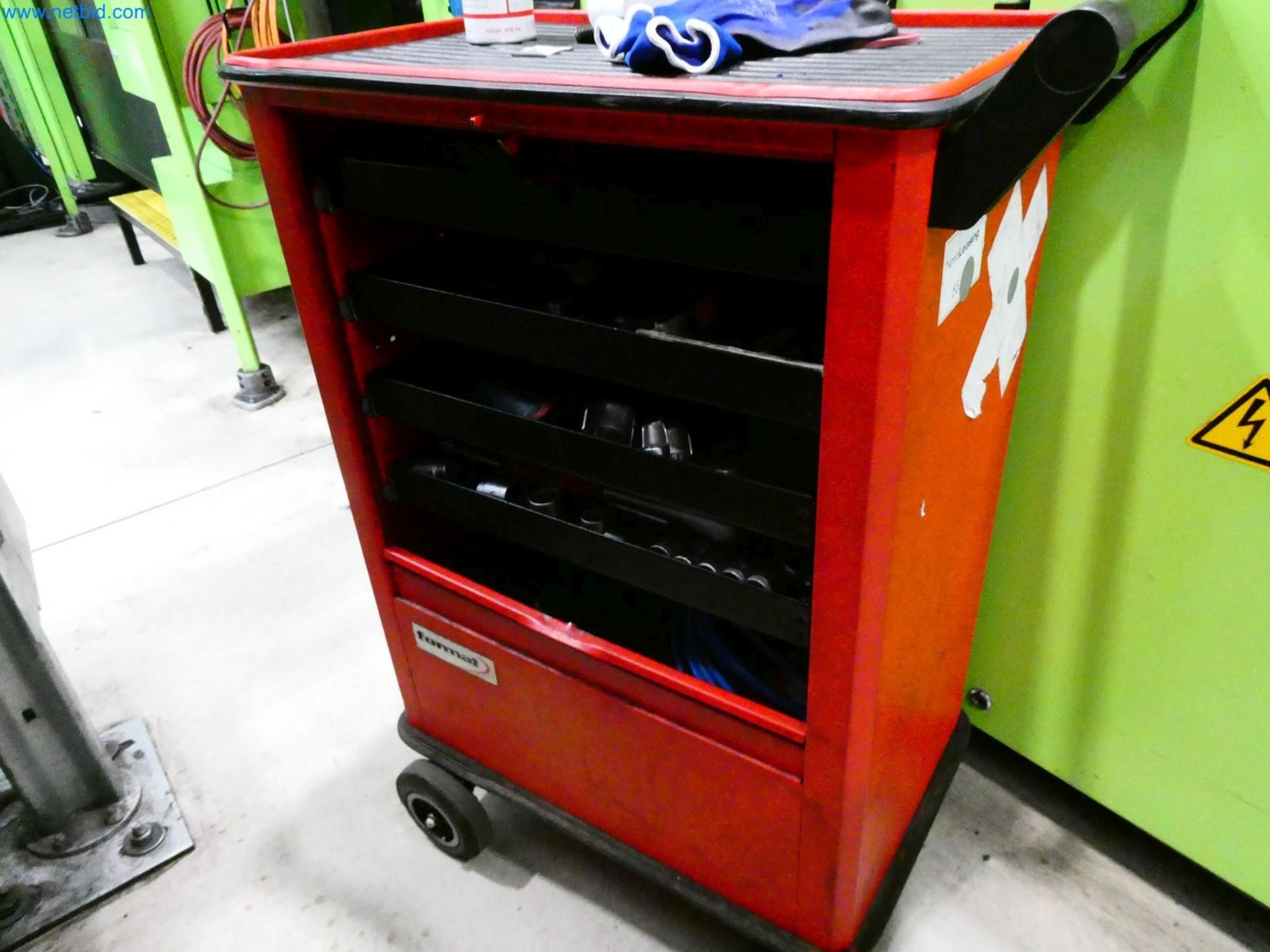 Engel Spritzgießmaschinen und Maschinen aus der Kunststoffindustrie-7