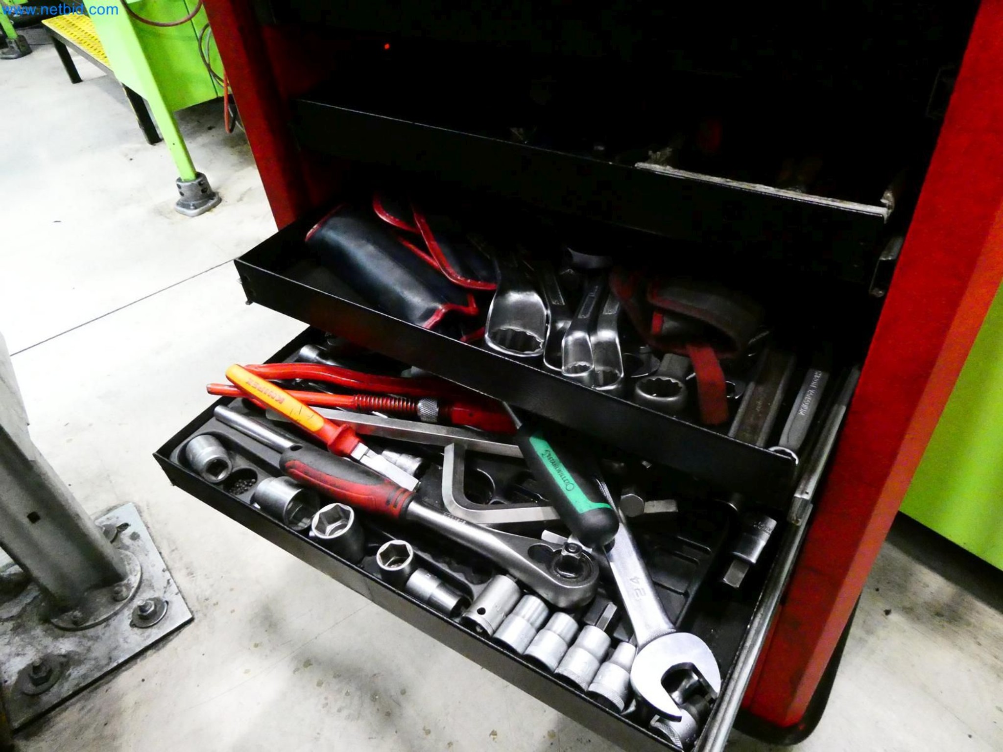 Engel Spritzgießmaschinen und Maschinen aus der Kunststoffindustrie-8