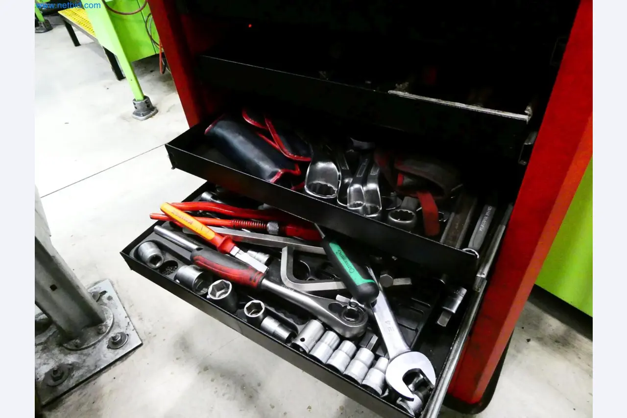 Engel Spritzgießmaschinen und Maschinen aus der Kunststoffindustrie-8