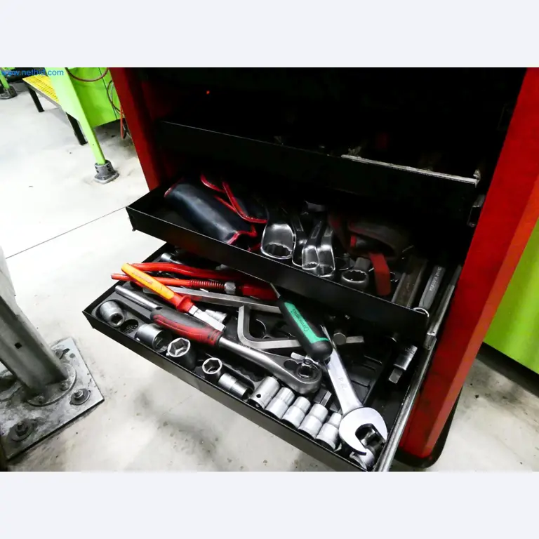 Engel Spritzgießmaschinen und Maschinen aus der Kunststoffindustrie-8