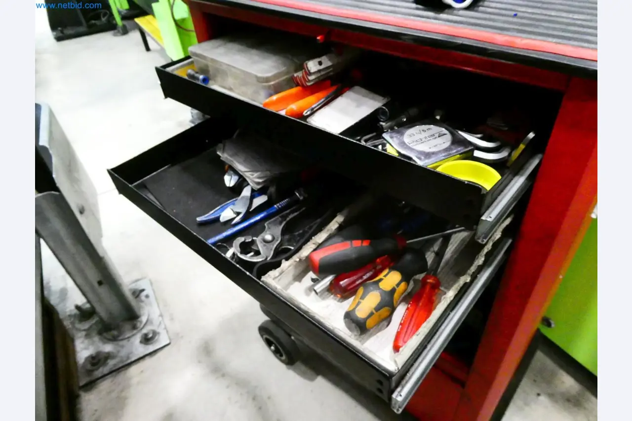 Engel Spritzgießmaschinen und Maschinen aus der Kunststoffindustrie-9