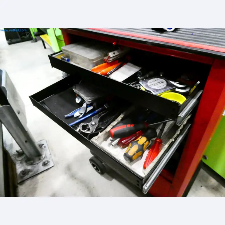 Engel Spritzgießmaschinen und Maschinen aus der Kunststoffindustrie-9