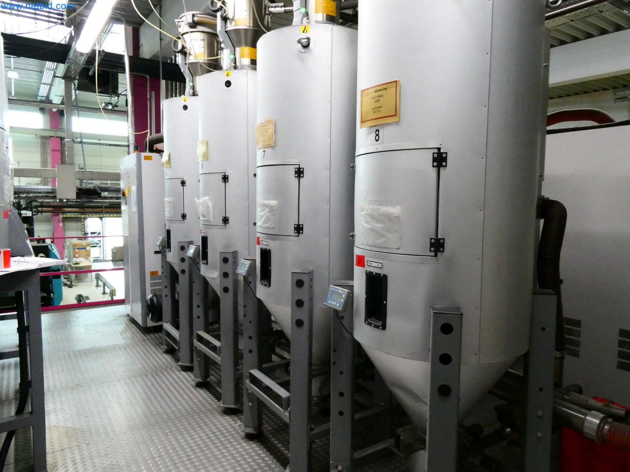 Engel Spritzgießmaschinen und Maschinen aus der Kunststoffindustrie-10