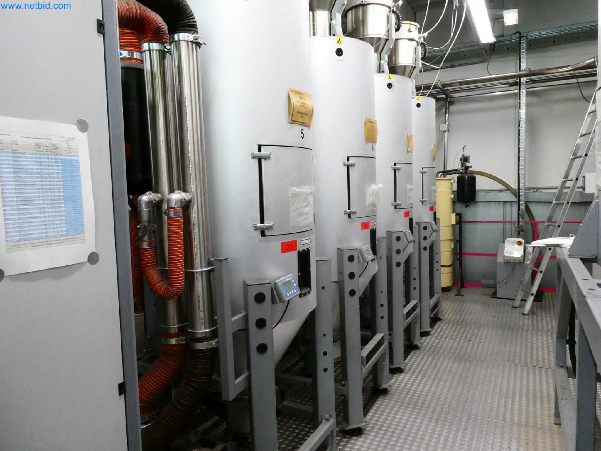 Engel Spritzgießmaschinen und Maschinen aus der Kunststoffindustrie-11