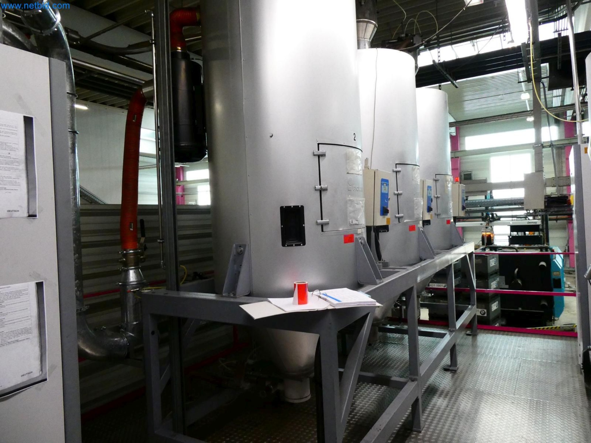 Engel Spritzgießmaschinen und Maschinen aus der Kunststoffindustrie-3