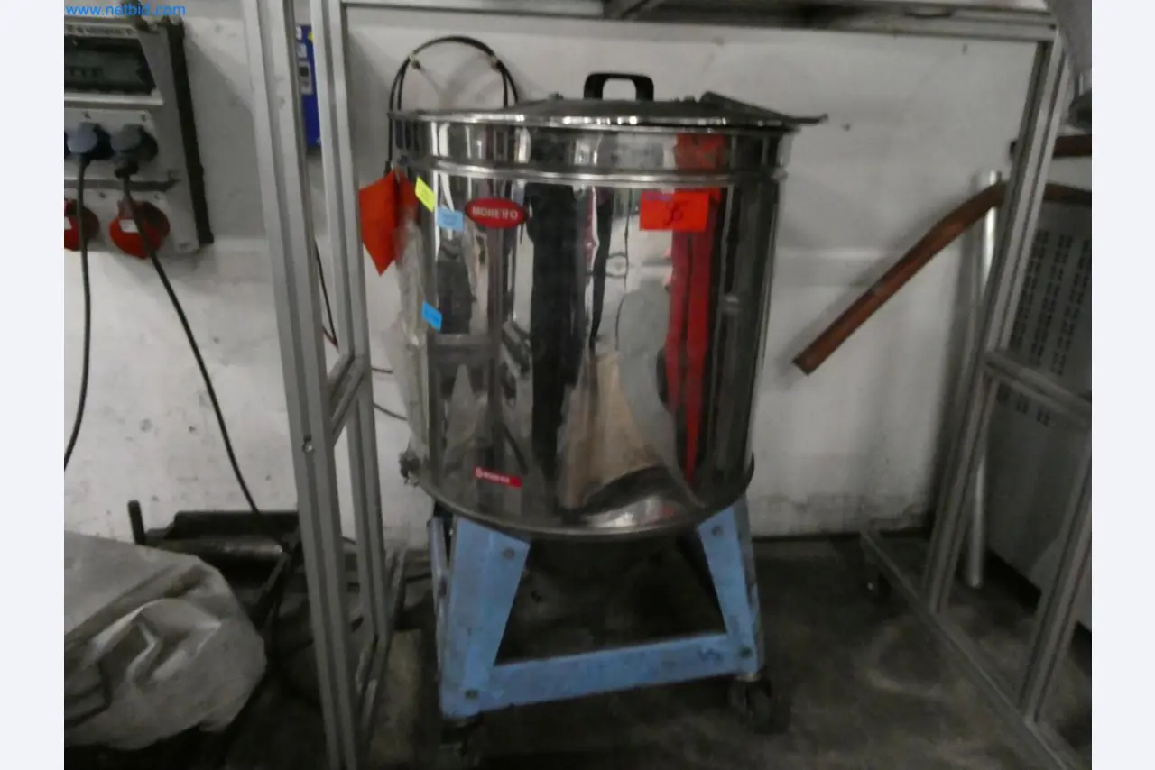 Engel Spritzgießmaschinen und Maschinen aus der Kunststoffindustrie-8