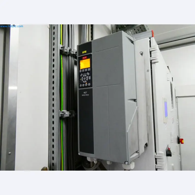 Engel Spritzgießmaschinen und Maschinen aus der Kunststoffindustrie-7