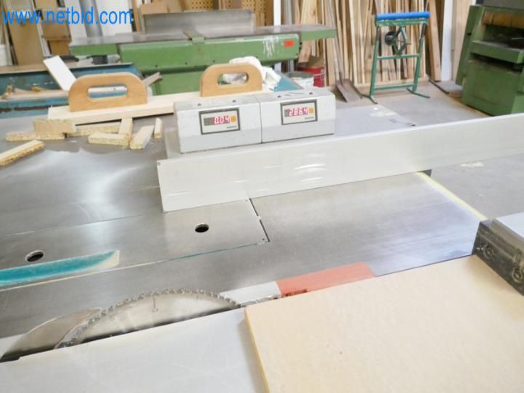 Máquinas del sector de la carpintería, construcción de ventanas y máquinas manuales-3