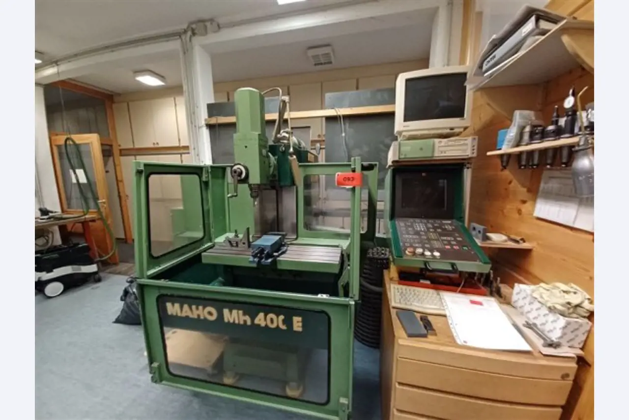 Maszyny, systemy, sprzęt biurowy, akcesoria i części IT firmy zajmującej się inżynierią mechaniczną dla "mikro" maszyn CNC, producenta elementów sterujących i twórcy oprogramowania.-10