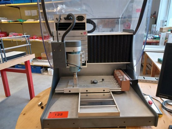 Maschinen, Anlagen, Büroeinrichtung, Zubehör und IT-Teile eines Maschinenbauers für „Kleinst“-CNC-Maschinen, Hersteller von Steuerelementen und Entwicklers von Software-3