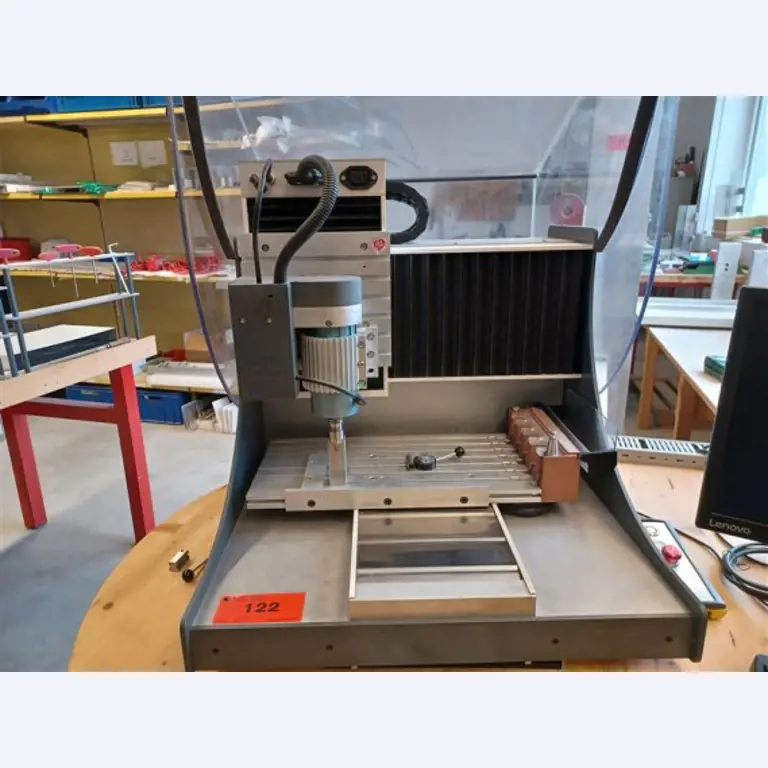 Maszyny, systemy, sprzęt biurowy, akcesoria i części IT firmy zajmującej się inżynierią mechaniczną dla "mikro" maszyn CNC, producenta elementów sterujących i twórcy oprogramowania.-3