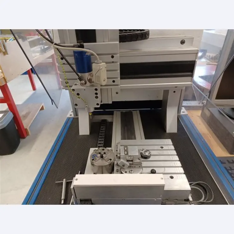 Maszyny, systemy, sprzęt biurowy, akcesoria i części IT firmy zajmującej się inżynierią mechaniczną dla "mikro" maszyn CNC, producenta elementów sterujących i twórcy oprogramowania.-5