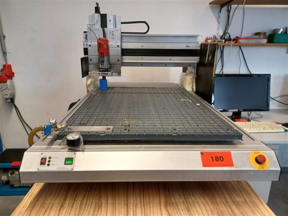 Maschinen, Anlagen, Büroeinrichtung, Zubehör und IT-Teile eines Maschinenbauers für „Kleinst“-CNC-Maschinen, Hersteller von Steuerelementen und Entwicklers von Software-7