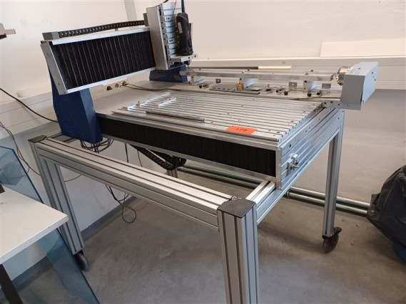 Maschinen, Anlagen, Büroeinrichtung, Zubehör und IT-Teile eines Maschinenbauers für „Kleinst“-CNC-Maschinen, Hersteller von Steuerelementen und Entwicklers von Software-9