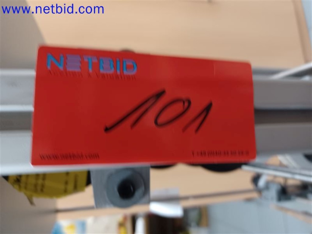 Stroje, systémy, kancelářské vybavení, příslušenství a IT části strojírenské společnosti pro "mikro" CNC stroje, výrobce řídicích prvků a vývojář softwaru.-2