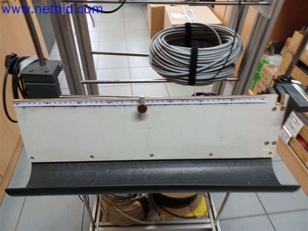 Stroje, systémy, kancelářské vybavení, příslušenství a IT části strojírenské společnosti pro "mikro" CNC stroje, výrobce řídicích prvků a vývojář softwaru.-3