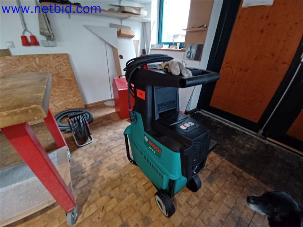 Stroje, systémy, kancelářské vybavení, příslušenství a IT části strojírenské společnosti pro "mikro" CNC stroje, výrobce řídicích prvků a vývojář softwaru.-4