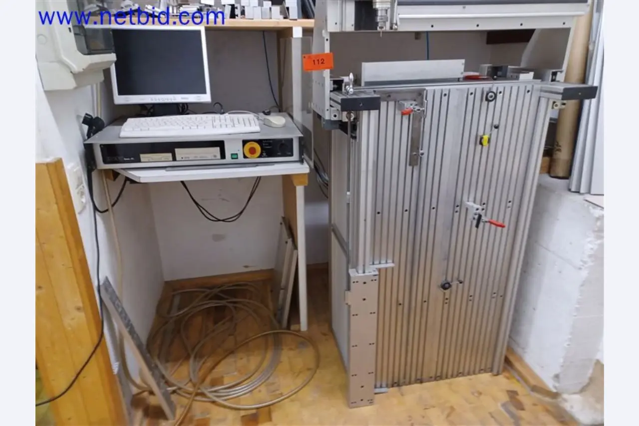 Maschinen, Anlagen, Büroeinrichtung, Zubehör und IT-Teile eines Maschinenbauers für „Kleinst“-CNC-Maschinen, Hersteller von Steuerelementen und Entwicklers von Software-1