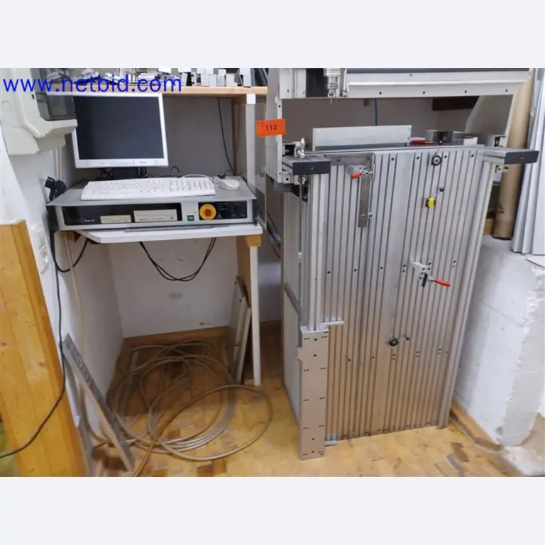 Maschinen, Anlagen, Büroeinrichtung, Zubehör und IT-Teile eines Maschinenbauers für „Kleinst“-CNC-Maschinen, Hersteller von Steuerelementen und Entwicklers von Software-1