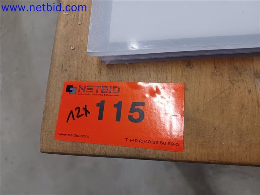 Stroje, systémy, kancelářské vybavení, příslušenství a IT části strojírenské společnosti pro "mikro" CNC stroje, výrobce řídicích prvků a vývojář softwaru.-2