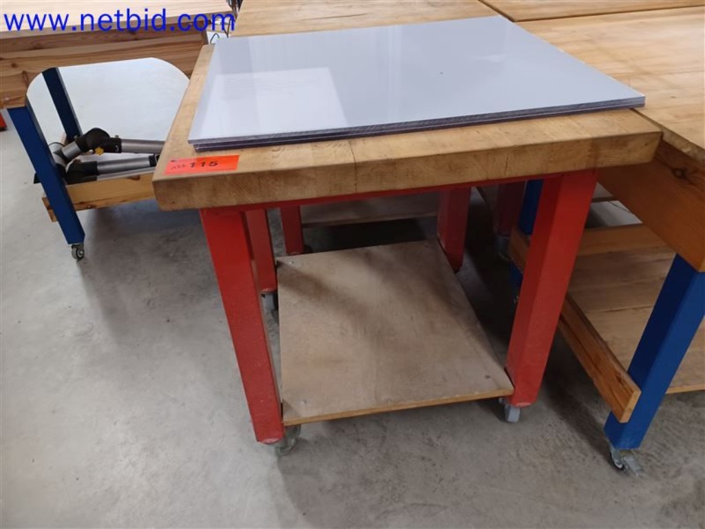 Stroje, systémy, kancelářské vybavení, příslušenství a IT části strojírenské společnosti pro "mikro" CNC stroje, výrobce řídicích prvků a vývojář softwaru.-3