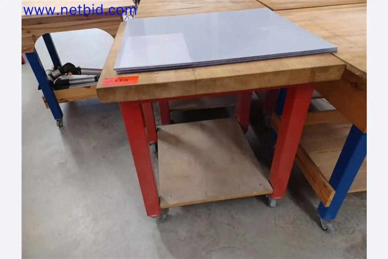 Stroje, systémy, kancelářské vybavení, příslušenství a IT části strojírenské společnosti pro "mikro" CNC stroje, výrobce řídicích prvků a vývojář softwaru.-3