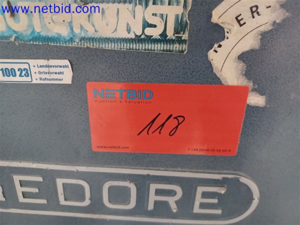 Stroje, systémy, kancelářské vybavení, příslušenství a IT části strojírenské společnosti pro "mikro" CNC stroje, výrobce řídicích prvků a vývojář softwaru.-2