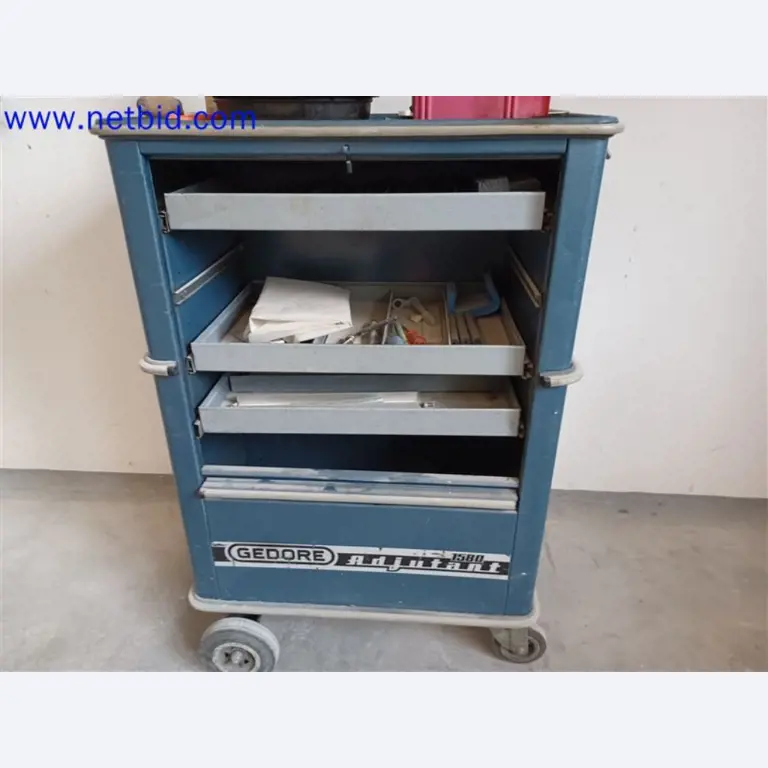 Stroje, systémy, kancelářské vybavení, příslušenství a IT části strojírenské společnosti pro "mikro" CNC stroje, výrobce řídicích prvků a vývojář softwaru.-3