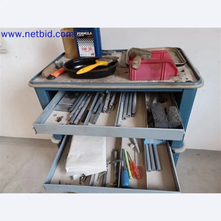 Stroje, systémy, kancelářské vybavení, příslušenství a IT části strojírenské společnosti pro "mikro" CNC stroje, výrobce řídicích prvků a vývojář softwaru.-4