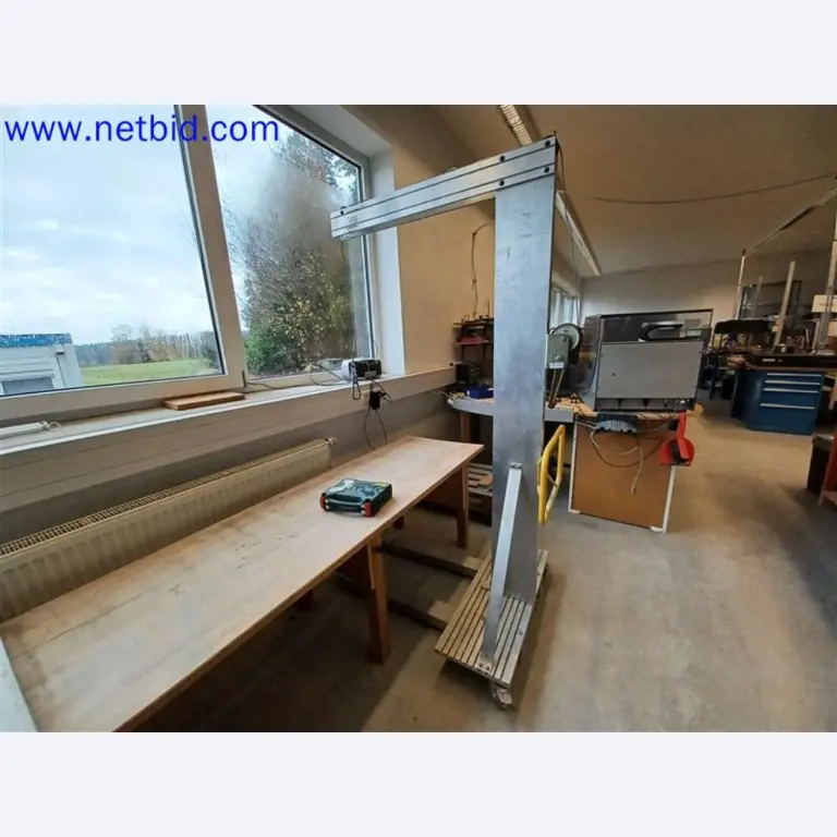 Stroje, systémy, kancelářské vybavení, příslušenství a IT části strojírenské společnosti pro "mikro" CNC stroje, výrobce řídicích prvků a vývojář softwaru.-3