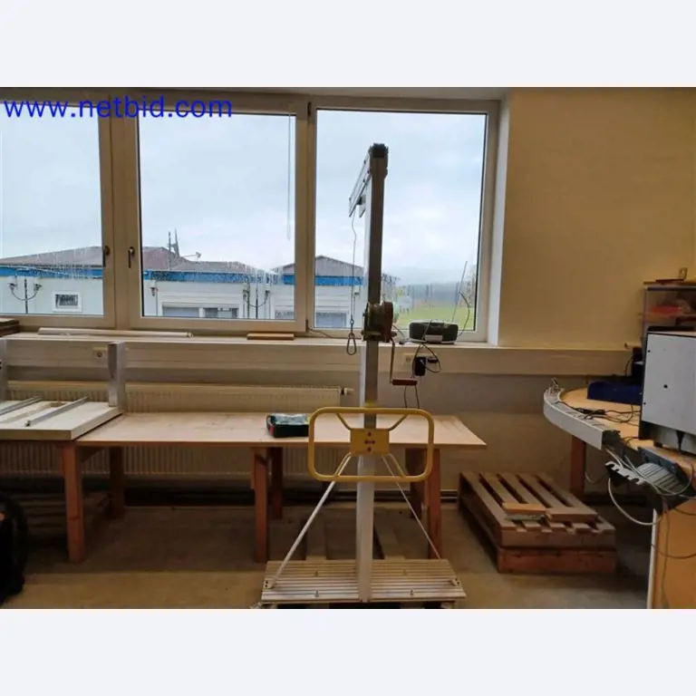 Stroje, systémy, kancelářské vybavení, příslušenství a IT části strojírenské společnosti pro "mikro" CNC stroje, výrobce řídicích prvků a vývojář softwaru.-1