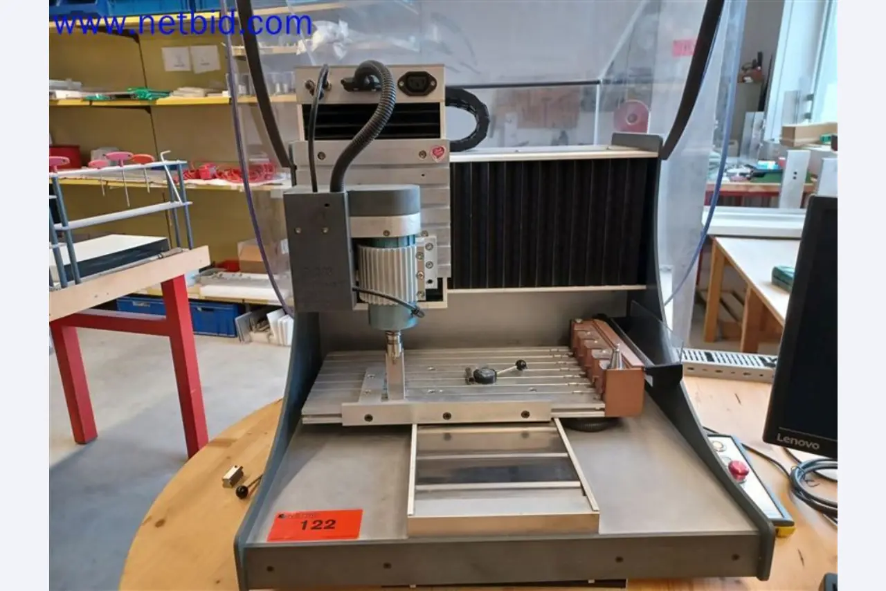 Stroje, systémy, kancelářské vybavení, příslušenství a IT části strojírenské společnosti pro "mikro" CNC stroje, výrobce řídicích prvků a vývojář softwaru.-1