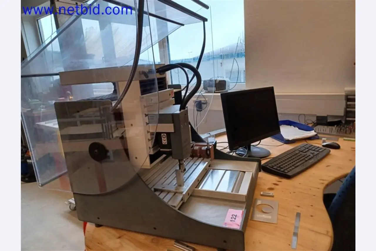 Stroje, systémy, kancelářské vybavení, příslušenství a IT části strojírenské společnosti pro "mikro" CNC stroje, výrobce řídicích prvků a vývojář softwaru.-3