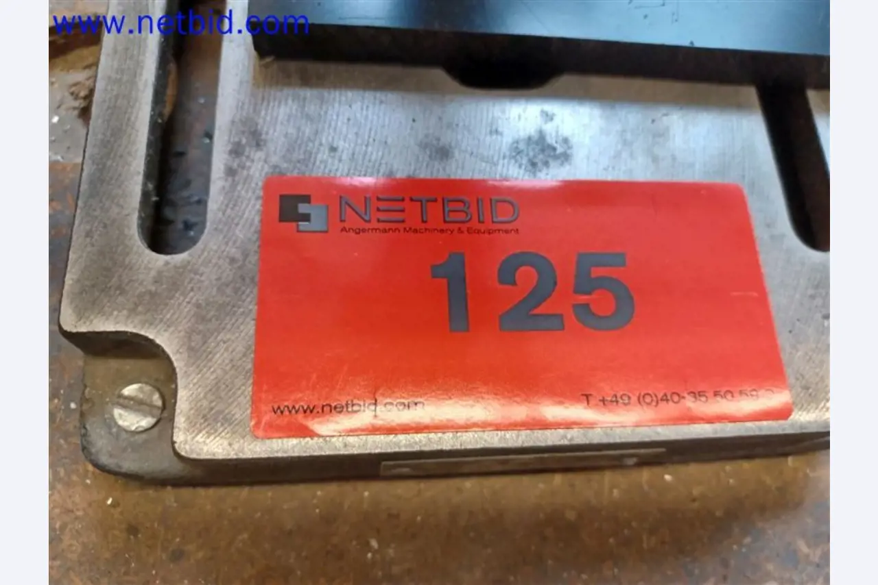 Stroje, systémy, kancelářské vybavení, příslušenství a IT části strojírenské společnosti pro "mikro" CNC stroje, výrobce řídicích prvků a vývojář softwaru.-2