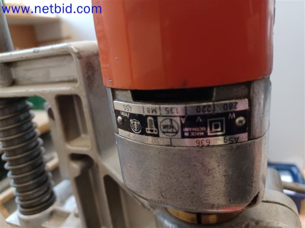 Stroje, systémy, kancelářské vybavení, příslušenství a IT části strojírenské společnosti pro "mikro" CNC stroje, výrobce řídicích prvků a vývojář softwaru.-3