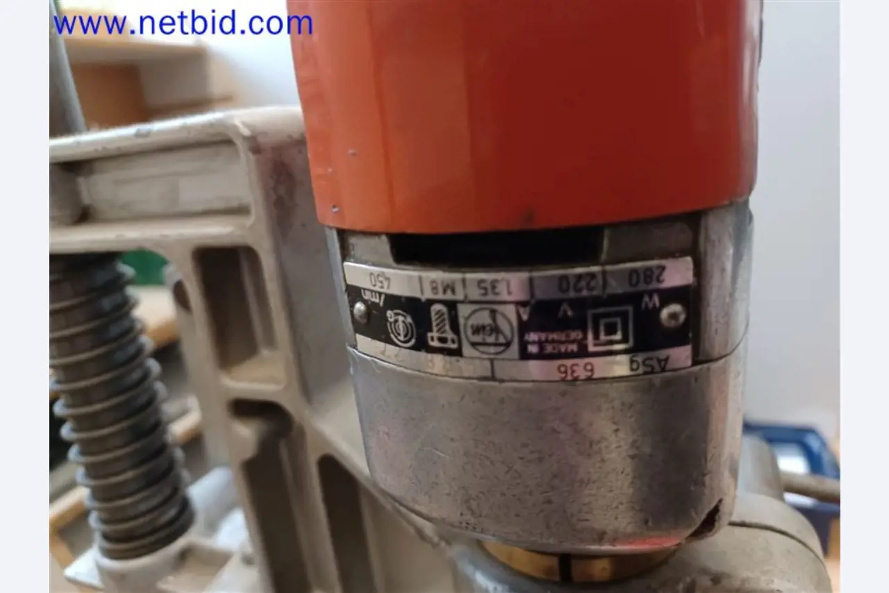 Stroje, systémy, kancelářské vybavení, příslušenství a IT části strojírenské společnosti pro "mikro" CNC stroje, výrobce řídicích prvků a vývojář softwaru.-3