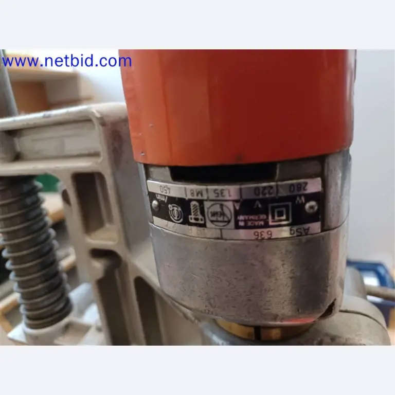 Stroje, systémy, kancelářské vybavení, příslušenství a IT části strojírenské společnosti pro "mikro" CNC stroje, výrobce řídicích prvků a vývojář softwaru.-3