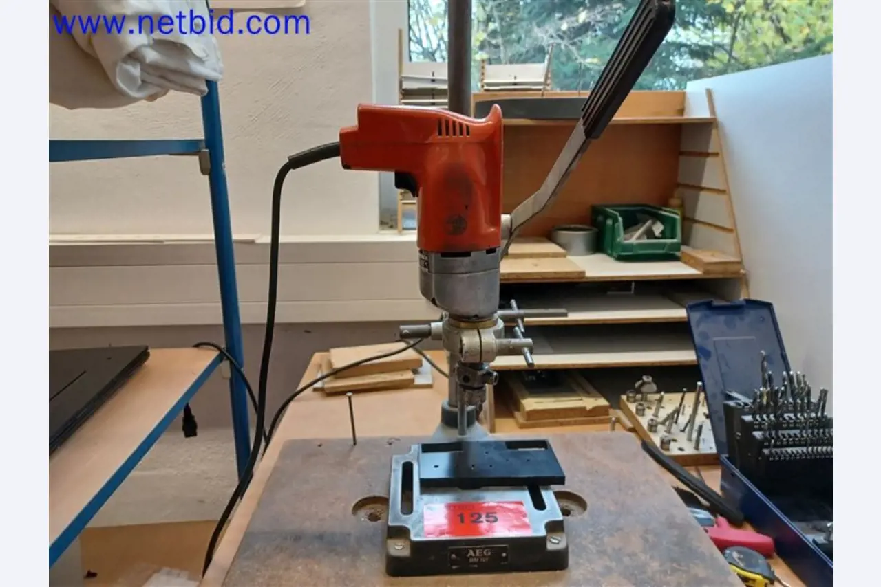 Stroje, systémy, kancelářské vybavení, příslušenství a IT části strojírenské společnosti pro "mikro" CNC stroje, výrobce řídicích prvků a vývojář softwaru.-1