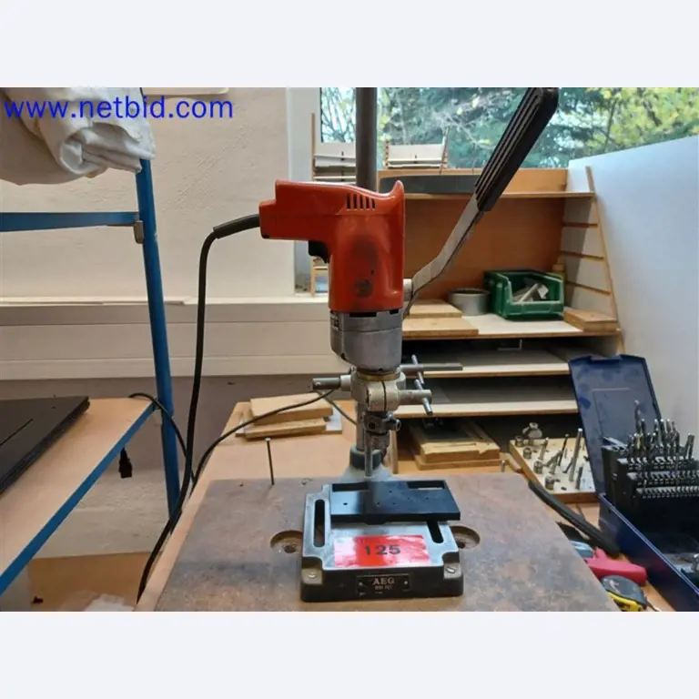 Stroje, systémy, kancelářské vybavení, příslušenství a IT části strojírenské společnosti pro "mikro" CNC stroje, výrobce řídicích prvků a vývojář softwaru.-1