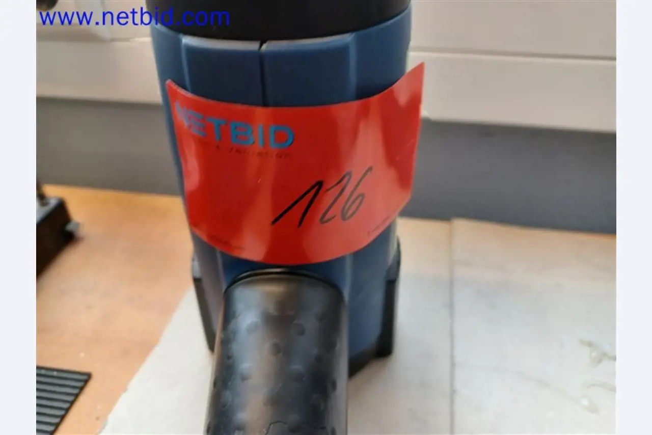 Stroje, systémy, kancelářské vybavení, příslušenství a IT části strojírenské společnosti pro "mikro" CNC stroje, výrobce řídicích prvků a vývojář softwaru.-4