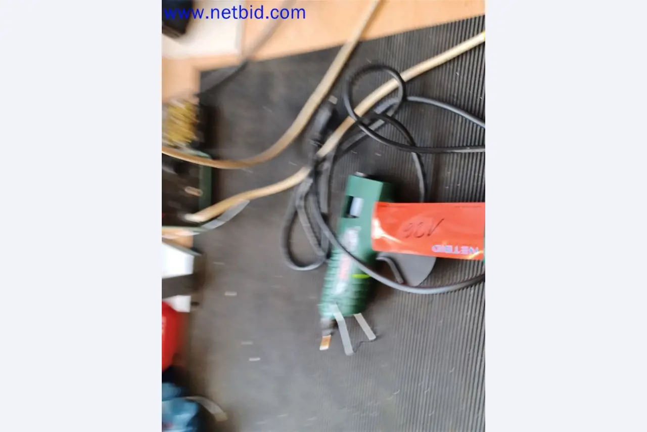 Stroje, systémy, kancelářské vybavení, příslušenství a IT části strojírenské společnosti pro "mikro" CNC stroje, výrobce řídicích prvků a vývojář softwaru.-8